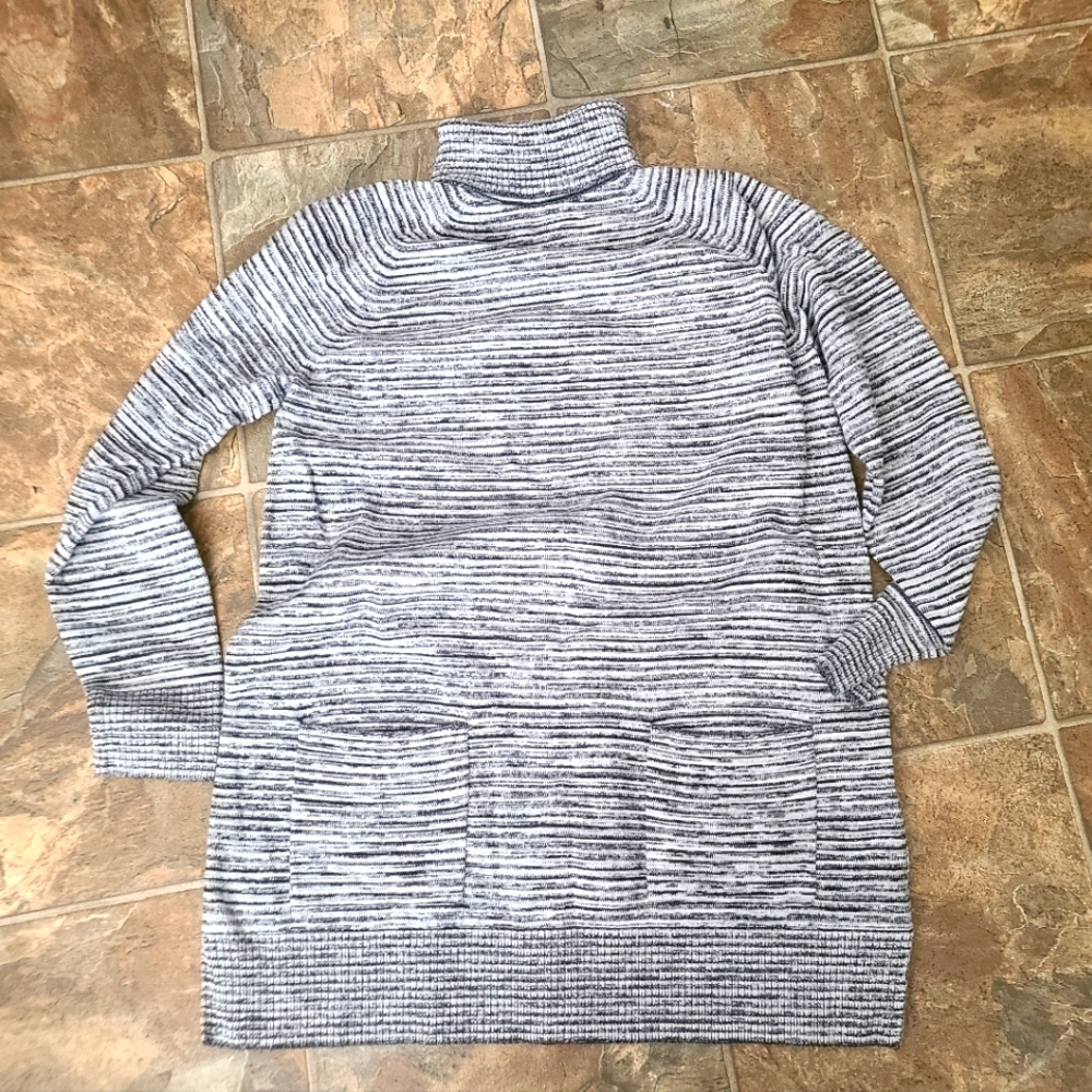 Eighty Eight Gray and WhitLong  Knit Sweater